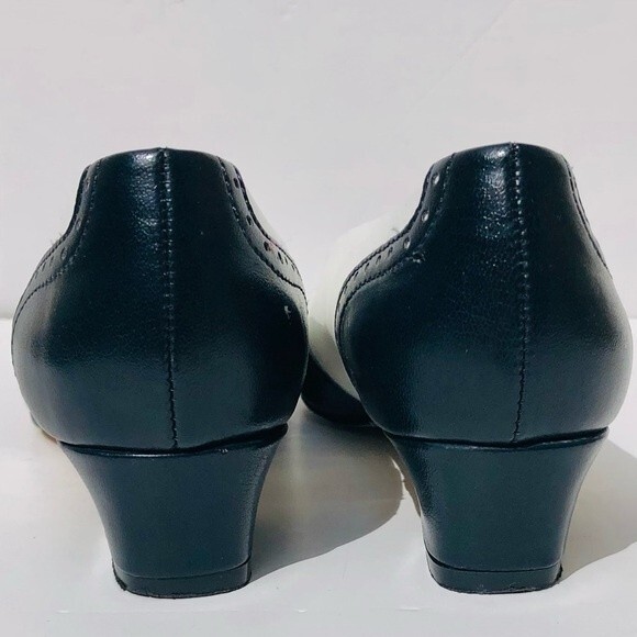 WOMEN'S SHOES SOFT STYLE HUSH PUPPIES WHITE/NAVY BLUE SIZE 7 W LEATHER COMFORT - Picture 7 of 9